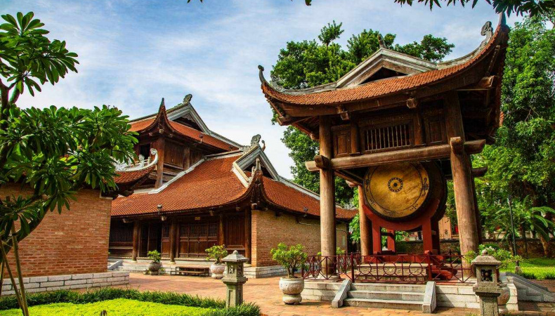 Guide to the Temple of Literature in Hanoi