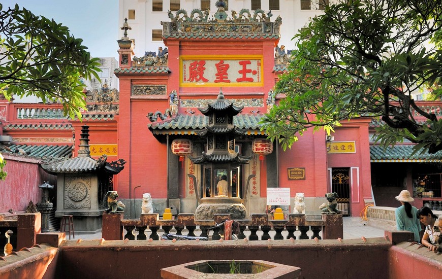 Emperor Jade Pagoda - Ho Chi Minh City Travel Guide