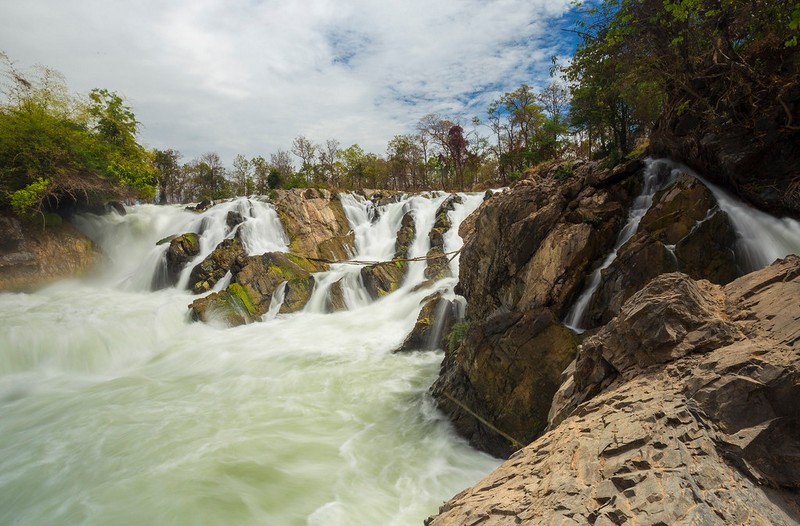 Khon Pha Pheng Waterfall