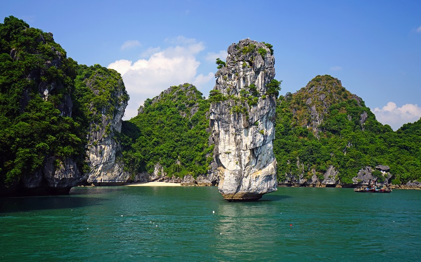 Lan Ha Bay - top-rated attractions in Vietnam