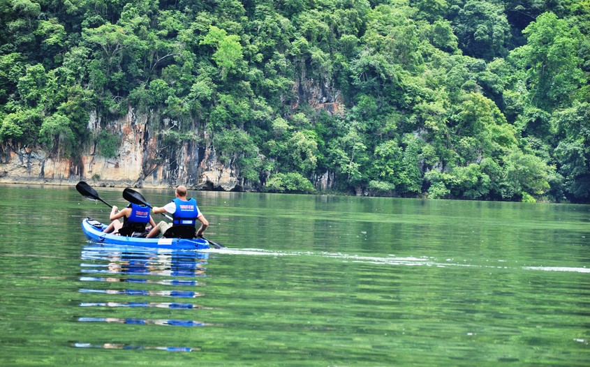 kayaking in ba be lake