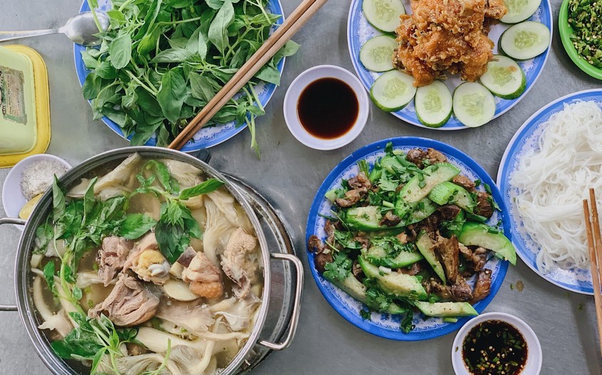 Chicken Hotpot With Lemon Basil - Lẩu Gà Lá É