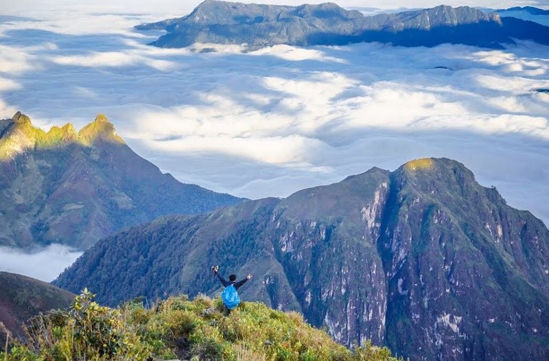 hiking Bach Moc Luong Tu mount - hiking in northern Vietnam