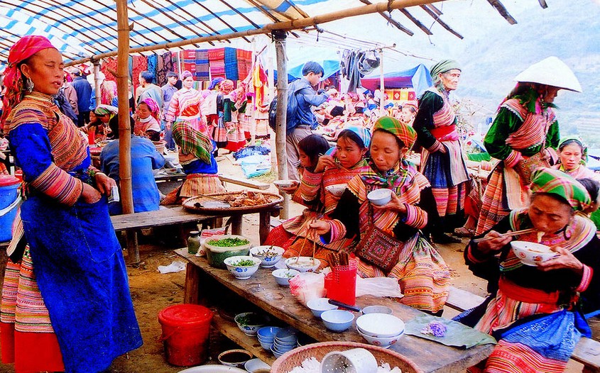 Local Weekly Market in Hoang Su Phi